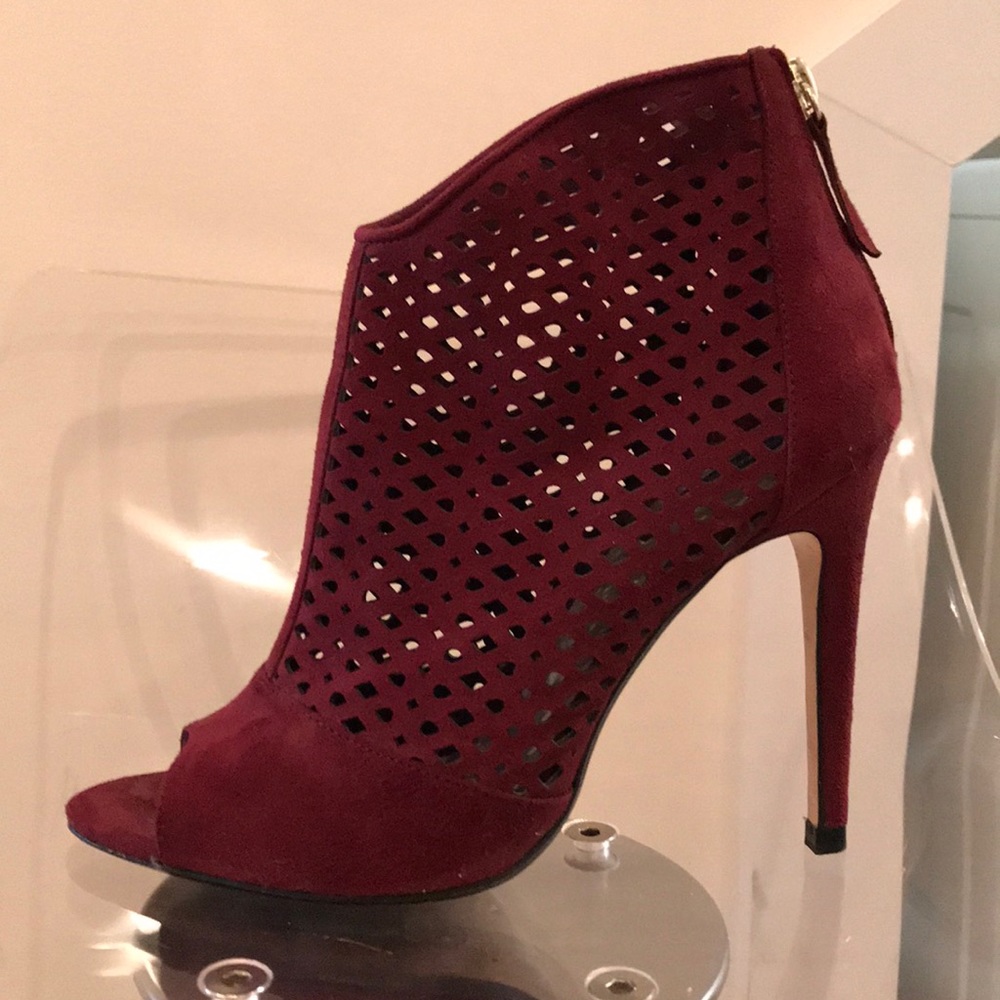 ZARA perforated burgundy  booties